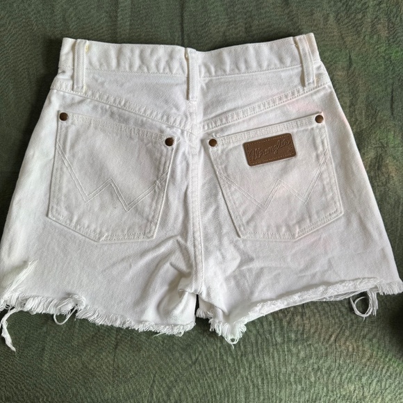Wrangler white dead stock cut off shorts / from vintage jeans, but never worn - Picture 1 of 5
